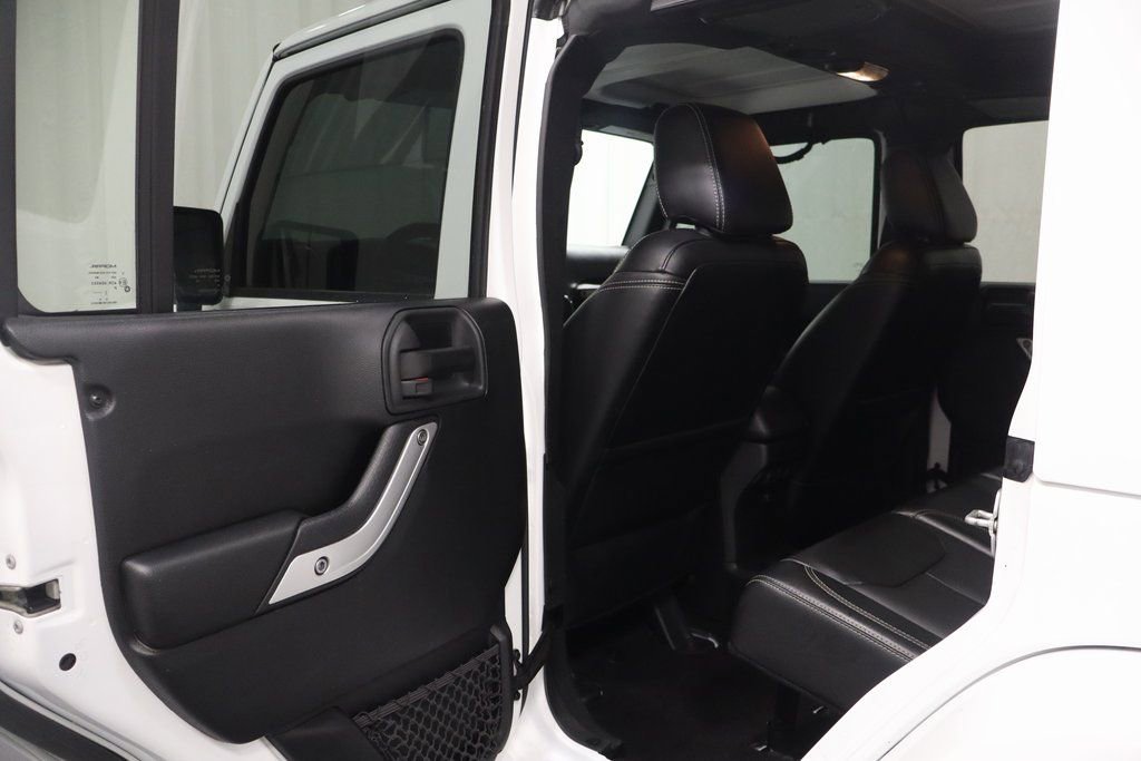 Certified 2017 Jeep Wrangler Unlimited Rubicon w/ Connectivity Group image 12
