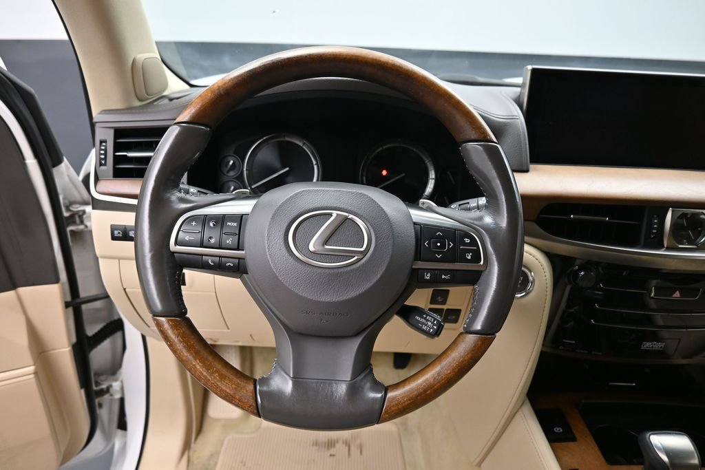 Used 2017 Lexus LX 570 4WD w/ Luxury Package image 18
