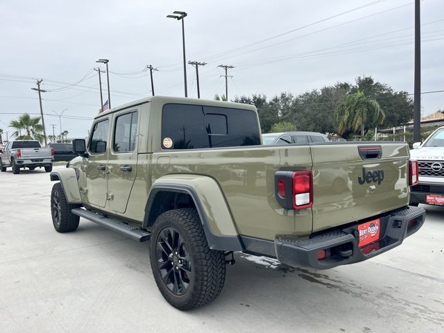 Used 2025 Jeep Gladiator Sport image 4