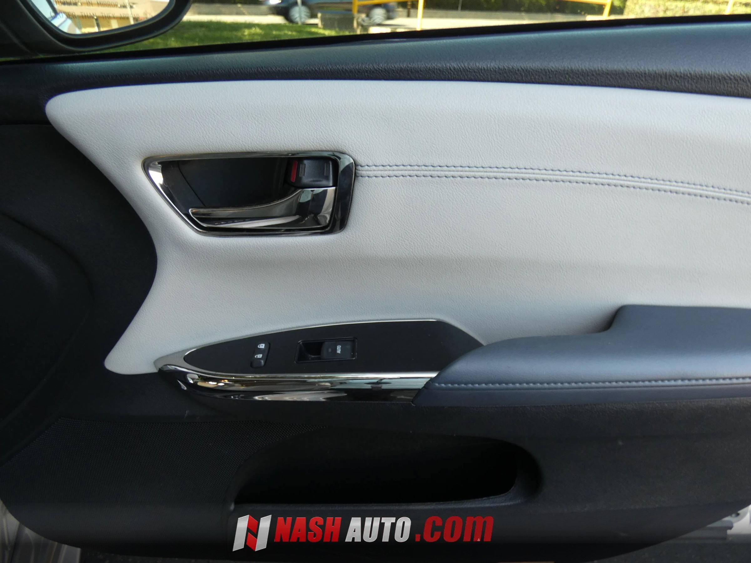 Used 2014 Toyota Avalon Limited FWD image 33