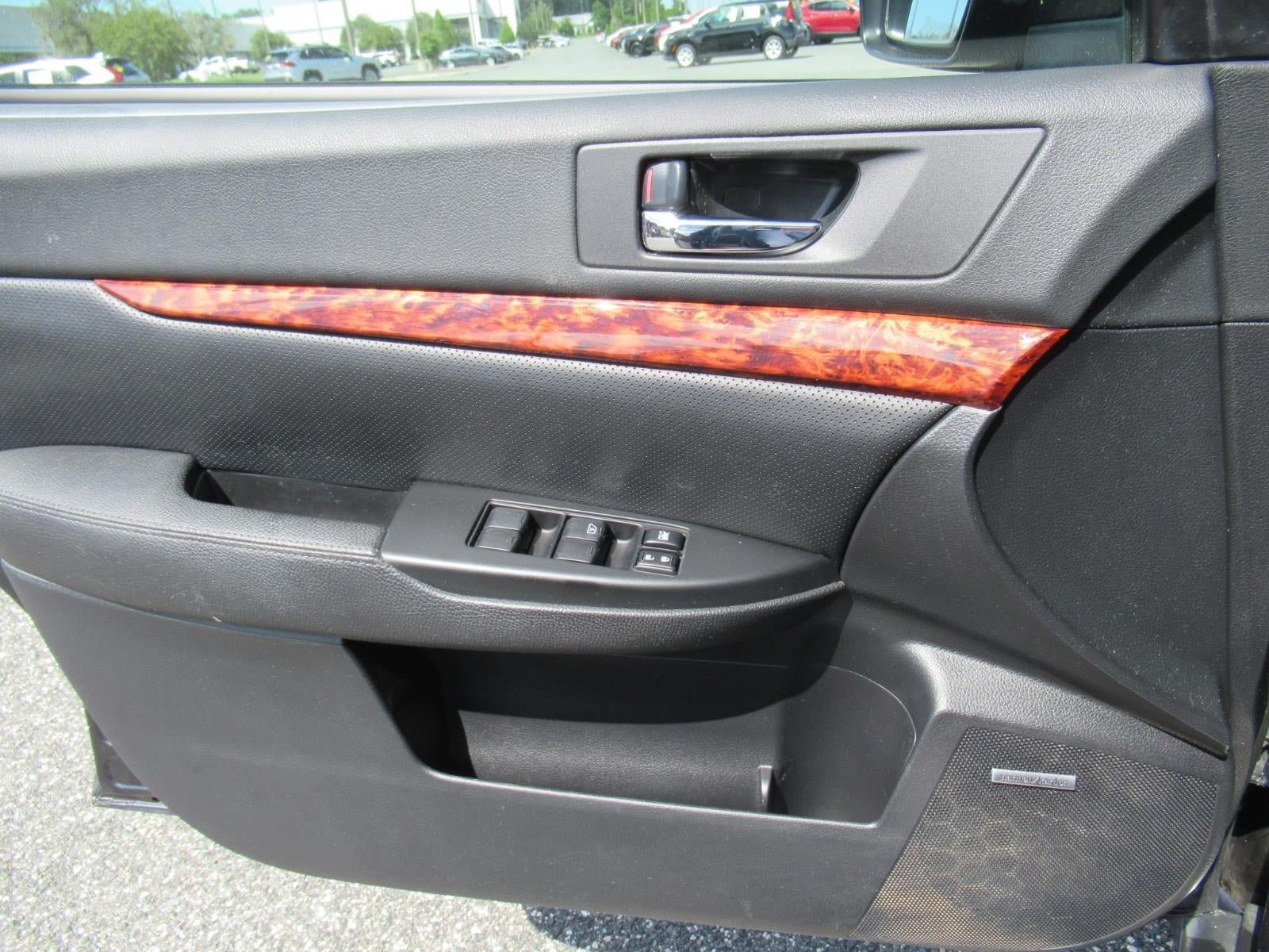 Used 2011 Subaru Outback 2.5i Limited AWD/4WD image 21