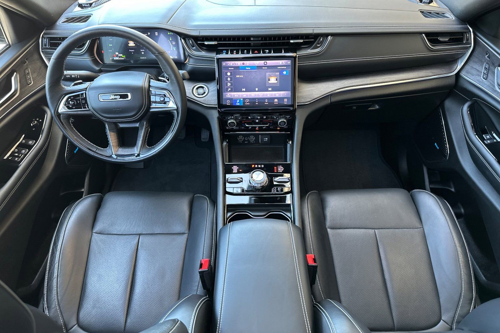 Used 2023 Jeep Grand Cherokee Overland w/ Advanced Protech Group III AWD/4WD image 13
