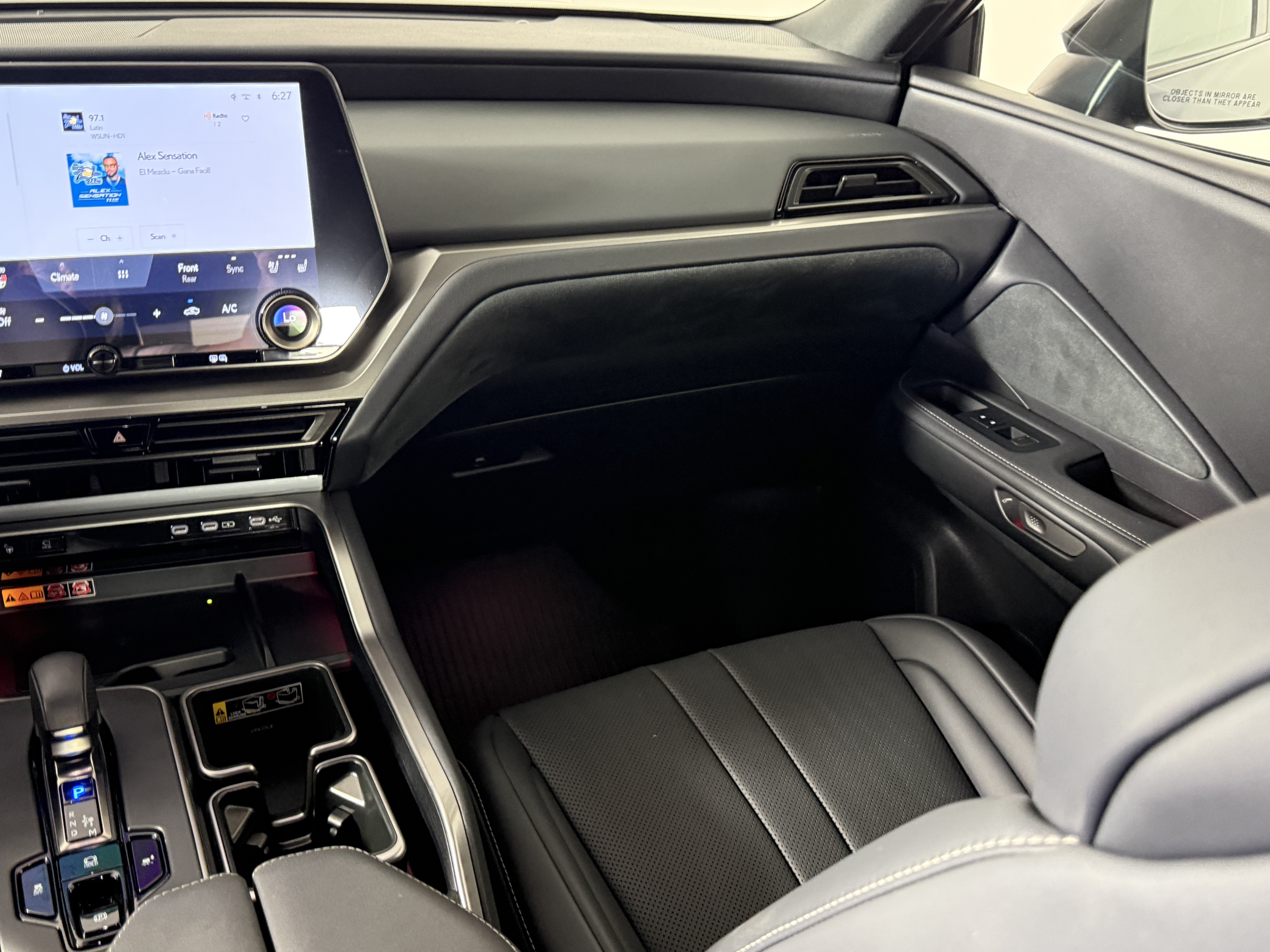 Used 2025 Lexus TX 500h AWD w/ Technology Package image 12