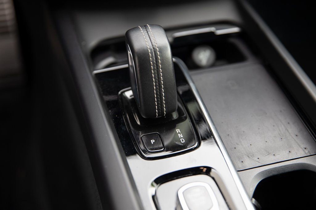 Used 2022 Volvo XC60 B5 R-Design w/ Advanced Package image 12