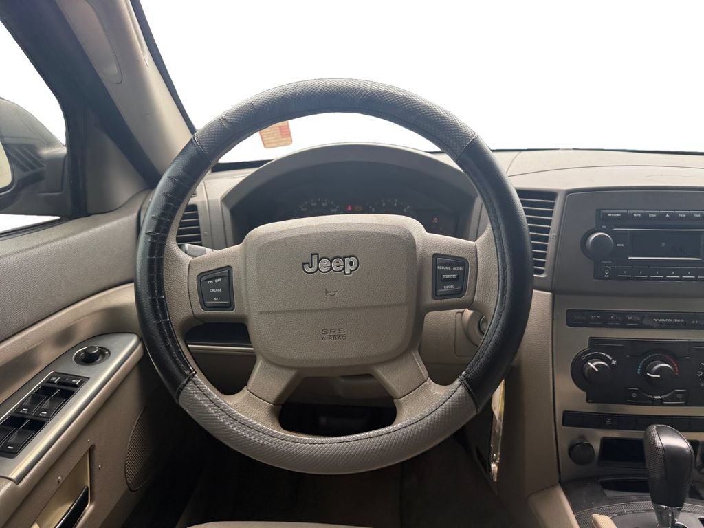 Used 2006 Jeep Grand Cherokee Laredo w/ Cargo Convenience Group RWD image 12