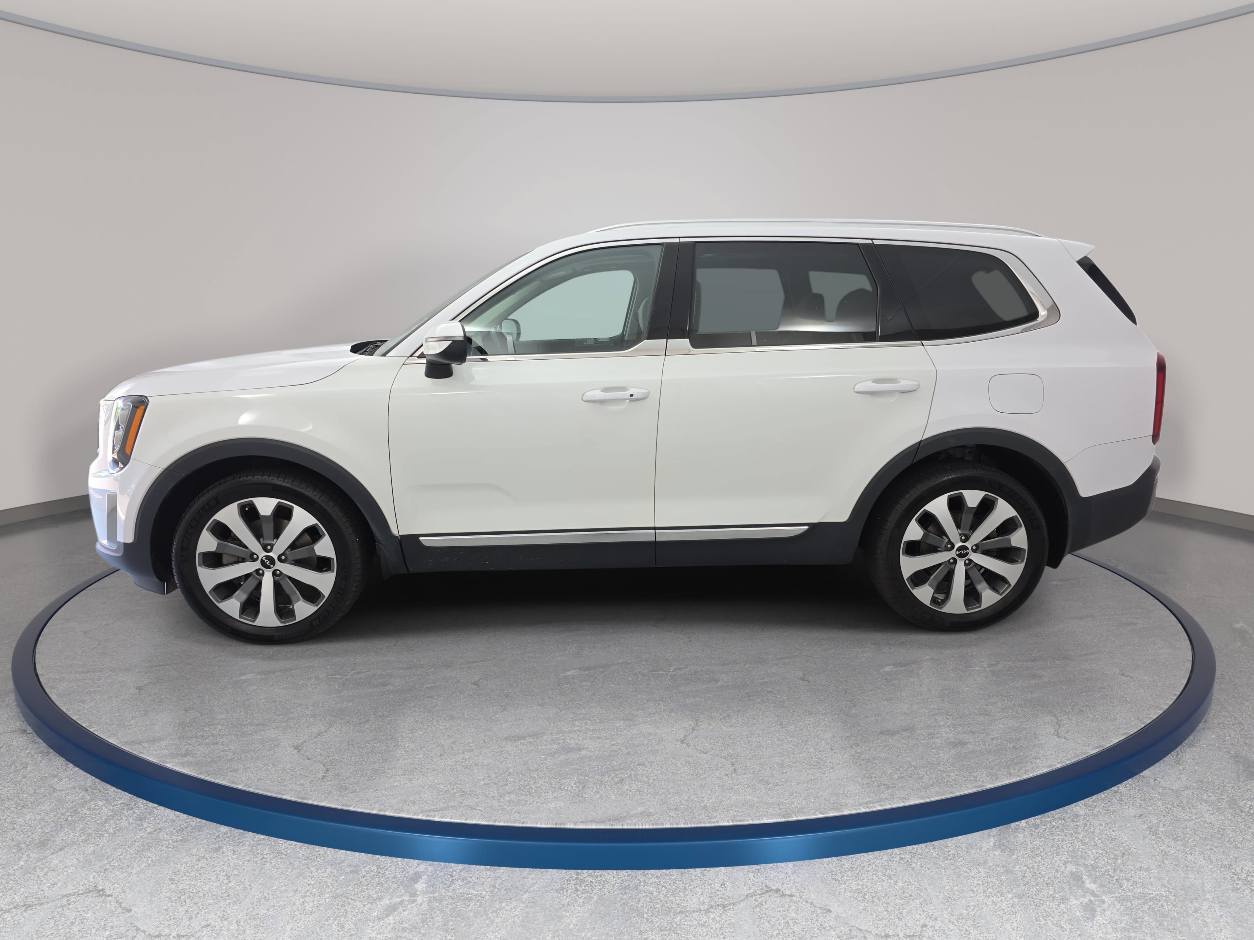 Used 2022 Kia Telluride EX w/ EX Premium Package AWD/4WD image 8
