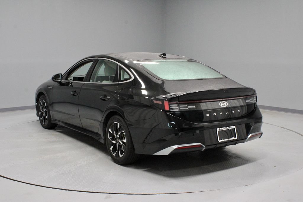 Used 2025 Hyundai Sonata SEL FWD image 9