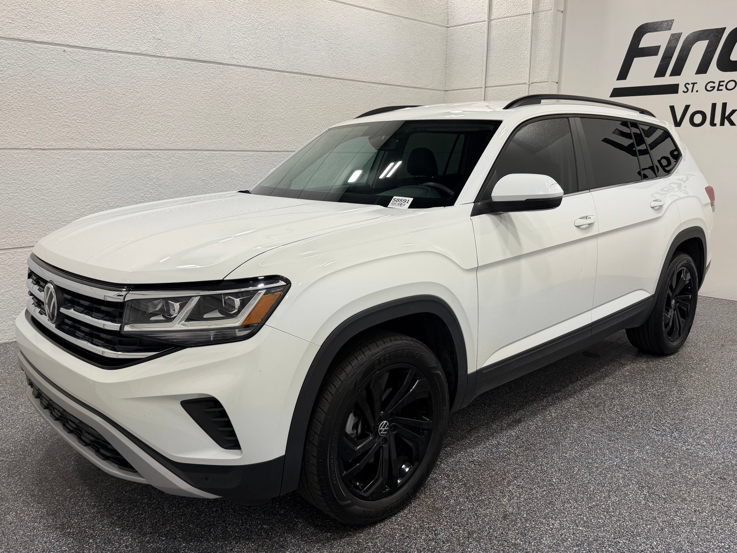 Certified 2023 Volkswagen Atlas SE w/ Black Wheel Package