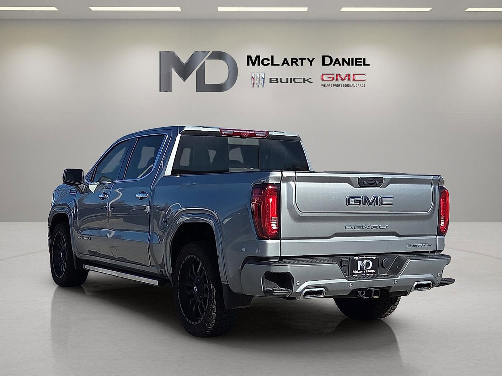 Used 2025 GMC Sierra 1500 Denali Ultimate image 4