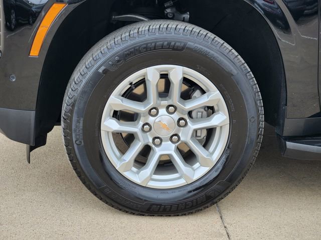 Used 2025 Chevrolet Suburban LS RWD image 17