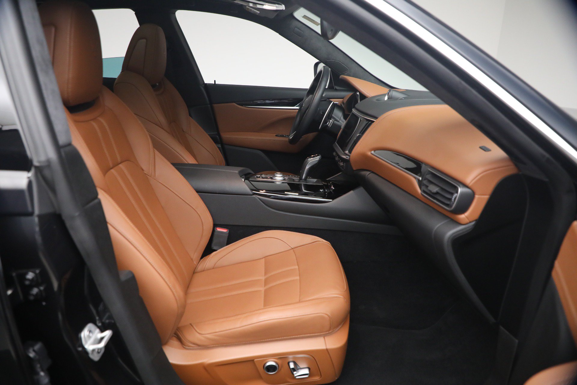 Certified 2022 Maserati Levante GT AWD/4WD image 16