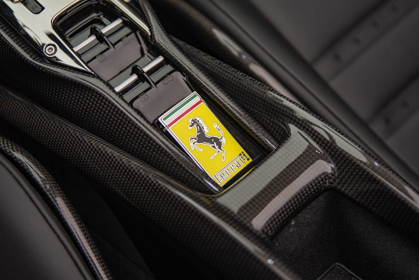 Used 2022 Ferrari SF90 Spider image 32