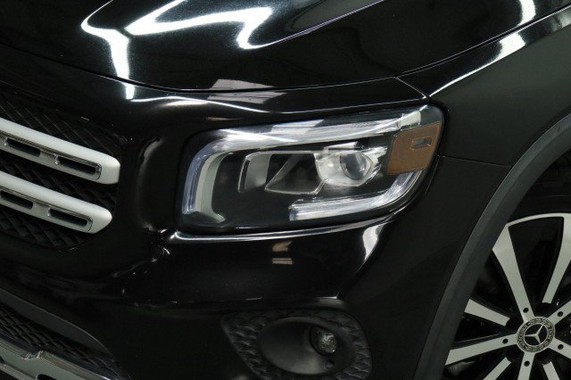 Used 2022 Mercedes-Benz GLB 250 w/ Premium Package image 2