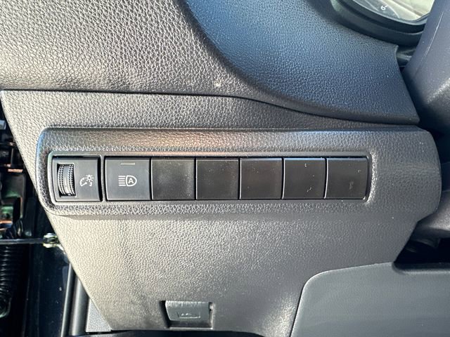 Certified 2025 Toyota Corolla LE image 28