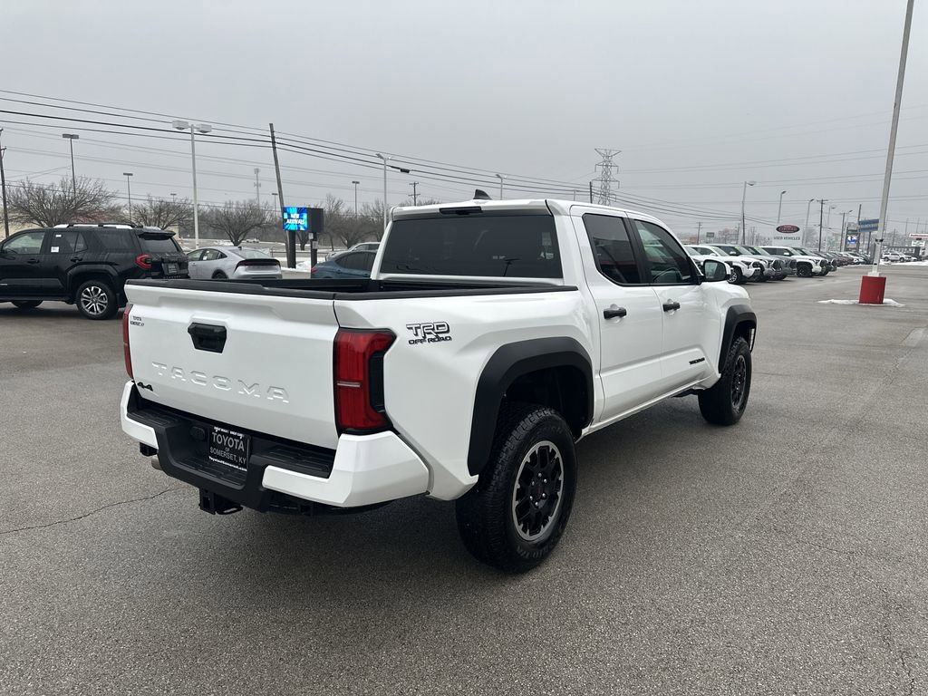 Certified 2025 Toyota Tacoma TRD Off-Road AWD/4WD image 5
