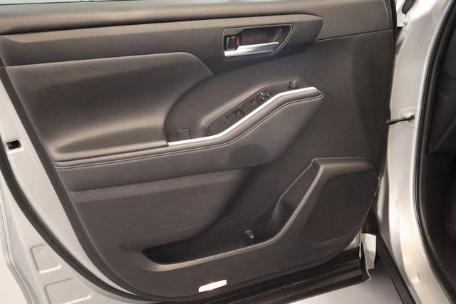 Used 2024 Toyota Highlander XSE AWD/4WD image 10