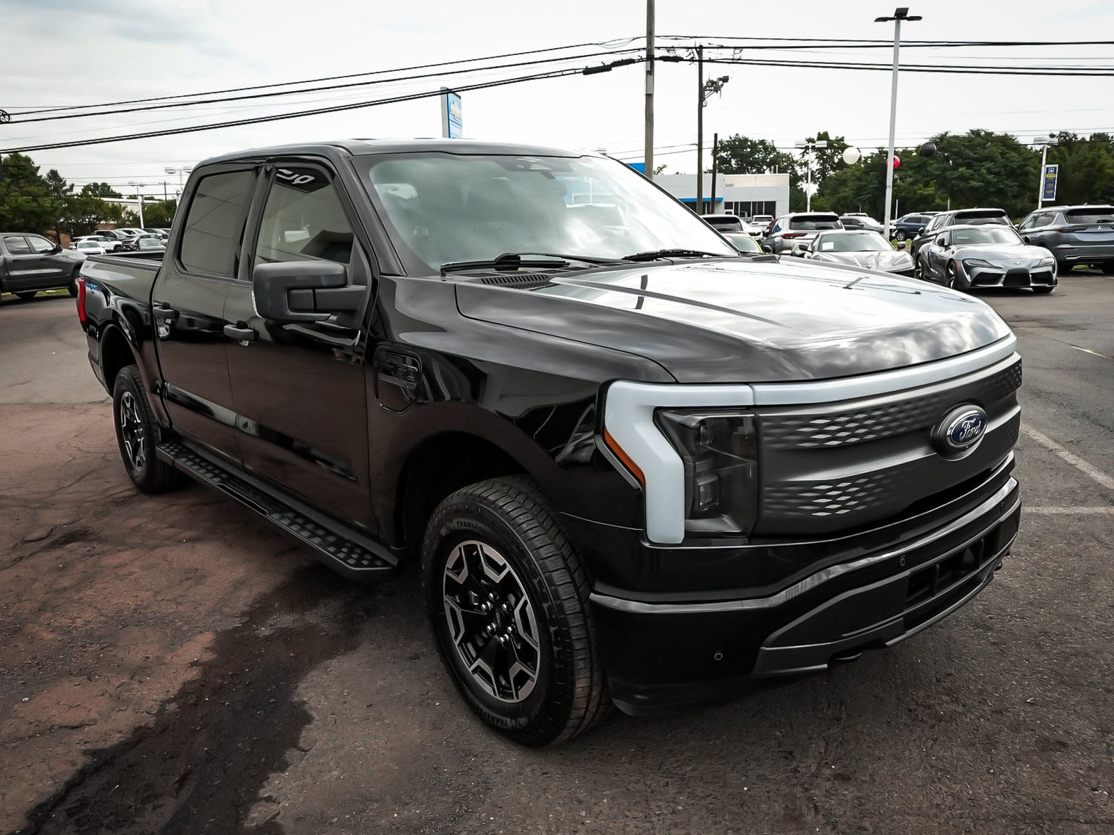 Used 2023 Ford F150 Lightning XLT AWD/4WD image 3