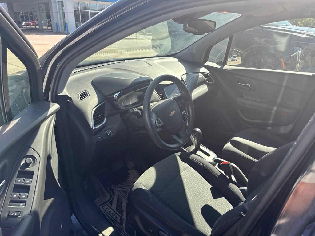 Used 2020 Chevrolet Trax LS w/ Tint and Cruise Package FWD image 9