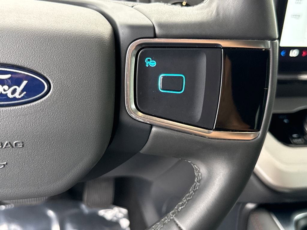 Used 2025 Ford Expedition Active RWD image 16