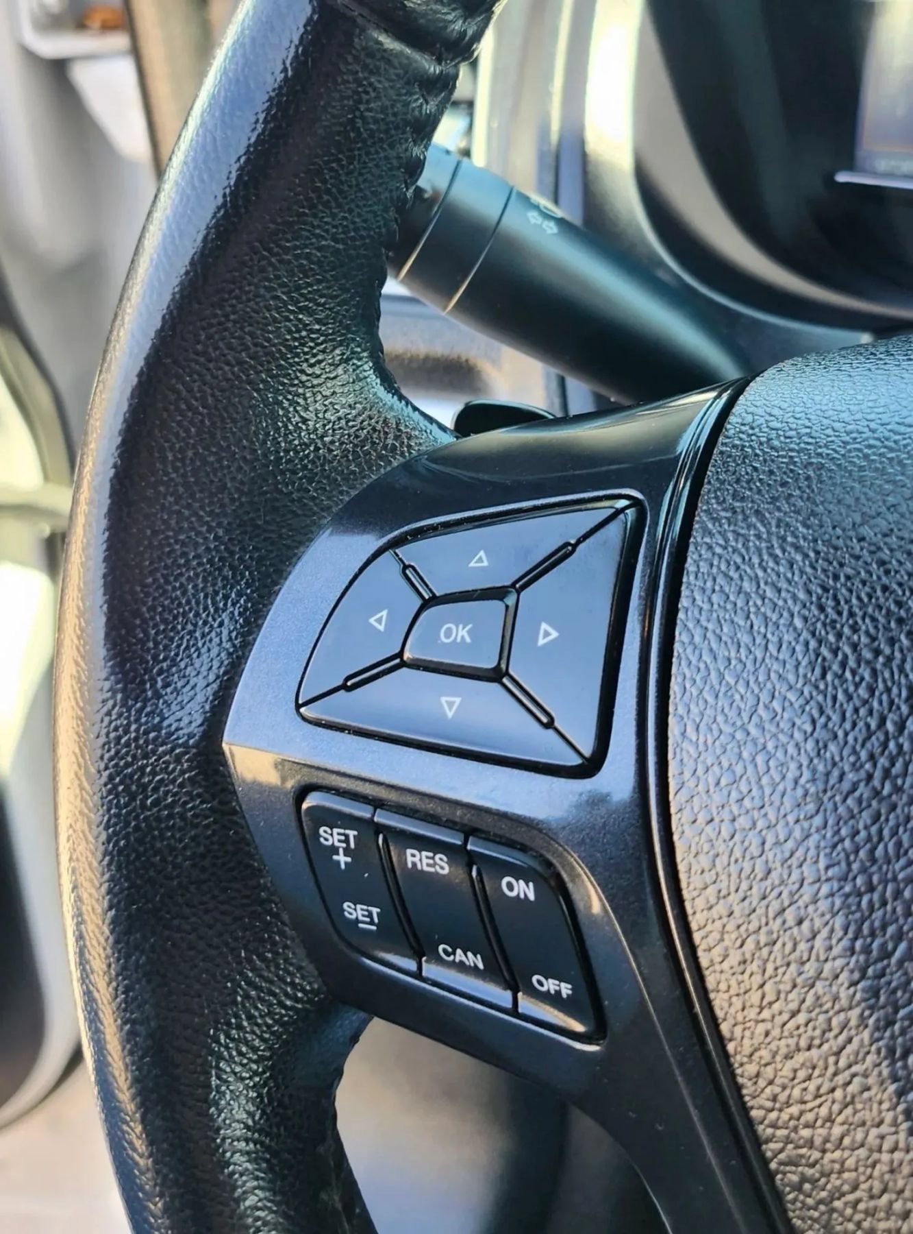 Used 2017 Ford Explorer XLT w/ Equipment Group 202A AWD/4WD image 29