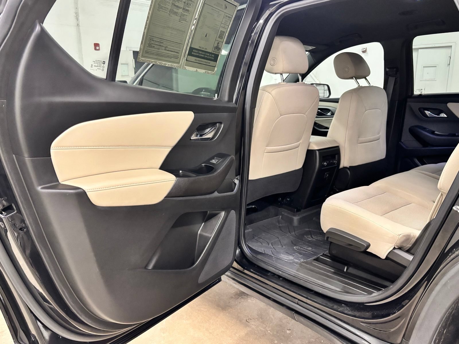 Used 2023 Chevrolet Traverse LS FWD image 18