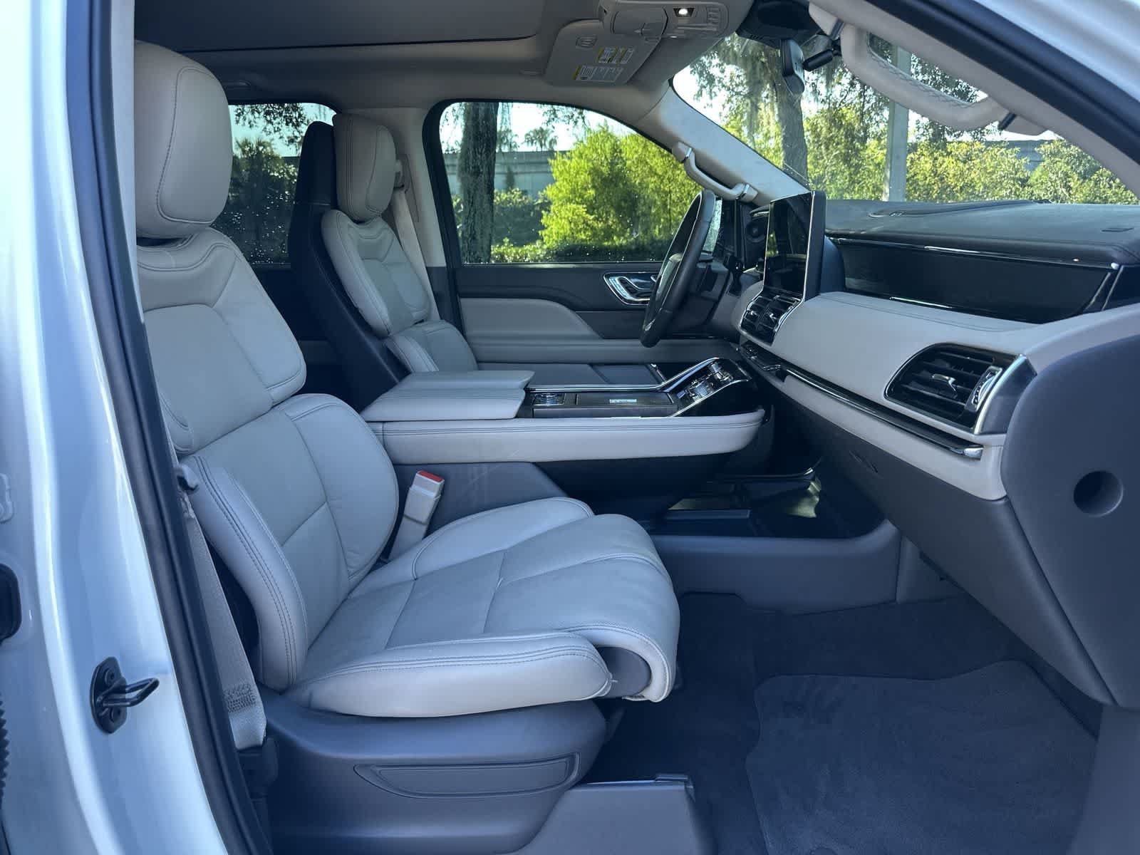Used 2024 Lincoln Navigator Reserve AWD/4WD image 17