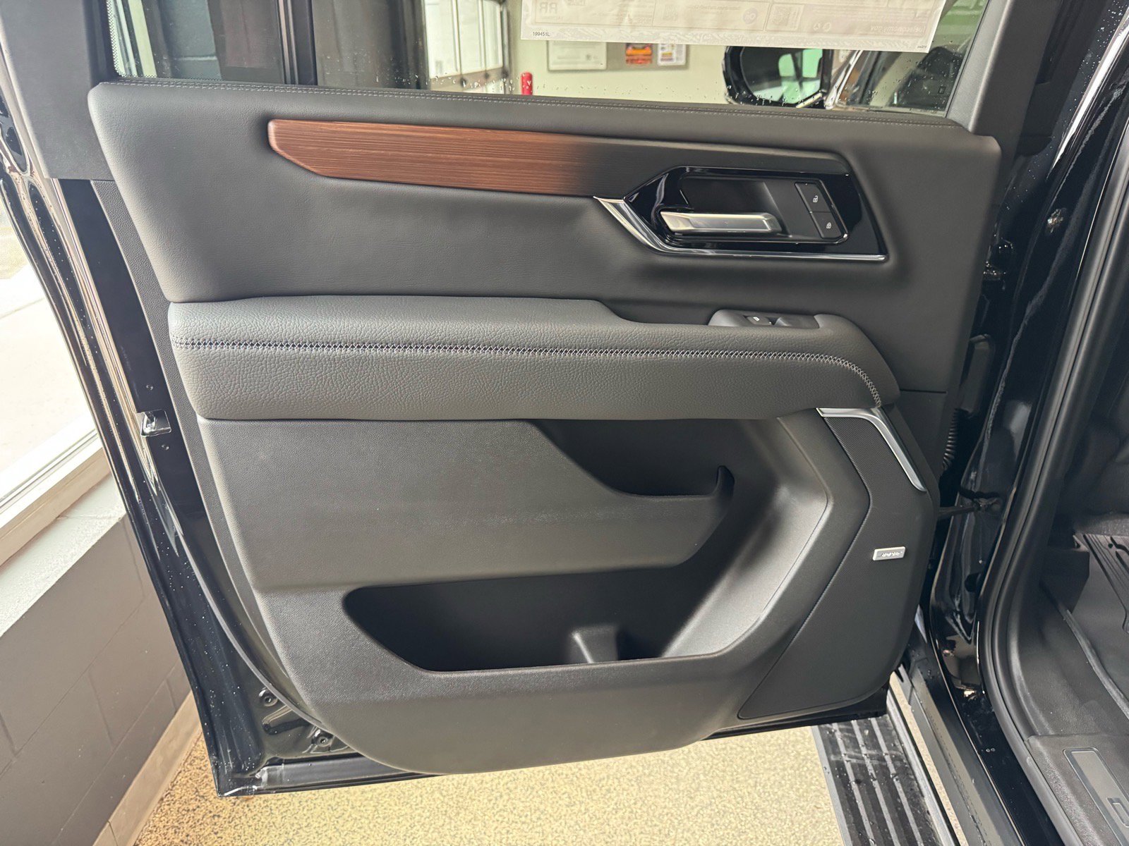 New 2026 GMC Yukon XL Denali w/ Denali Reserve Package image 13
