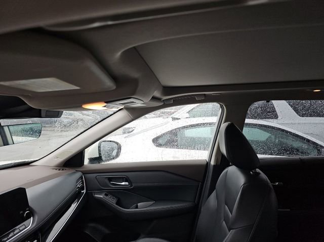 Used 2023 Nissan Rogue SL w/ SL Premium Package image 9