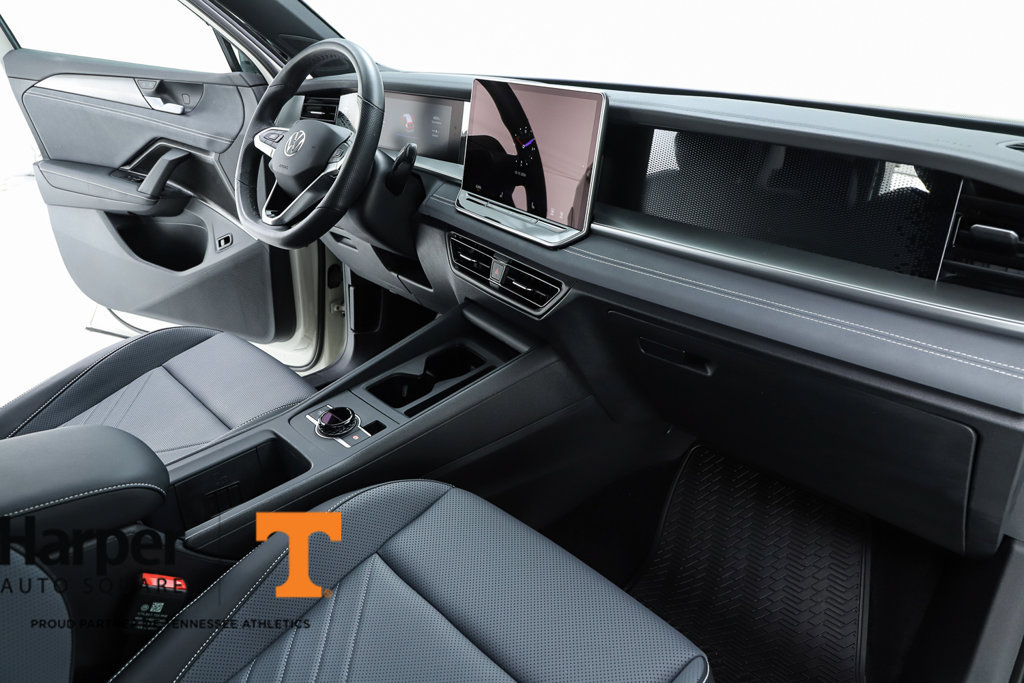 New 2025 Volkswagen Tiguan SE R-Line FWD image 33