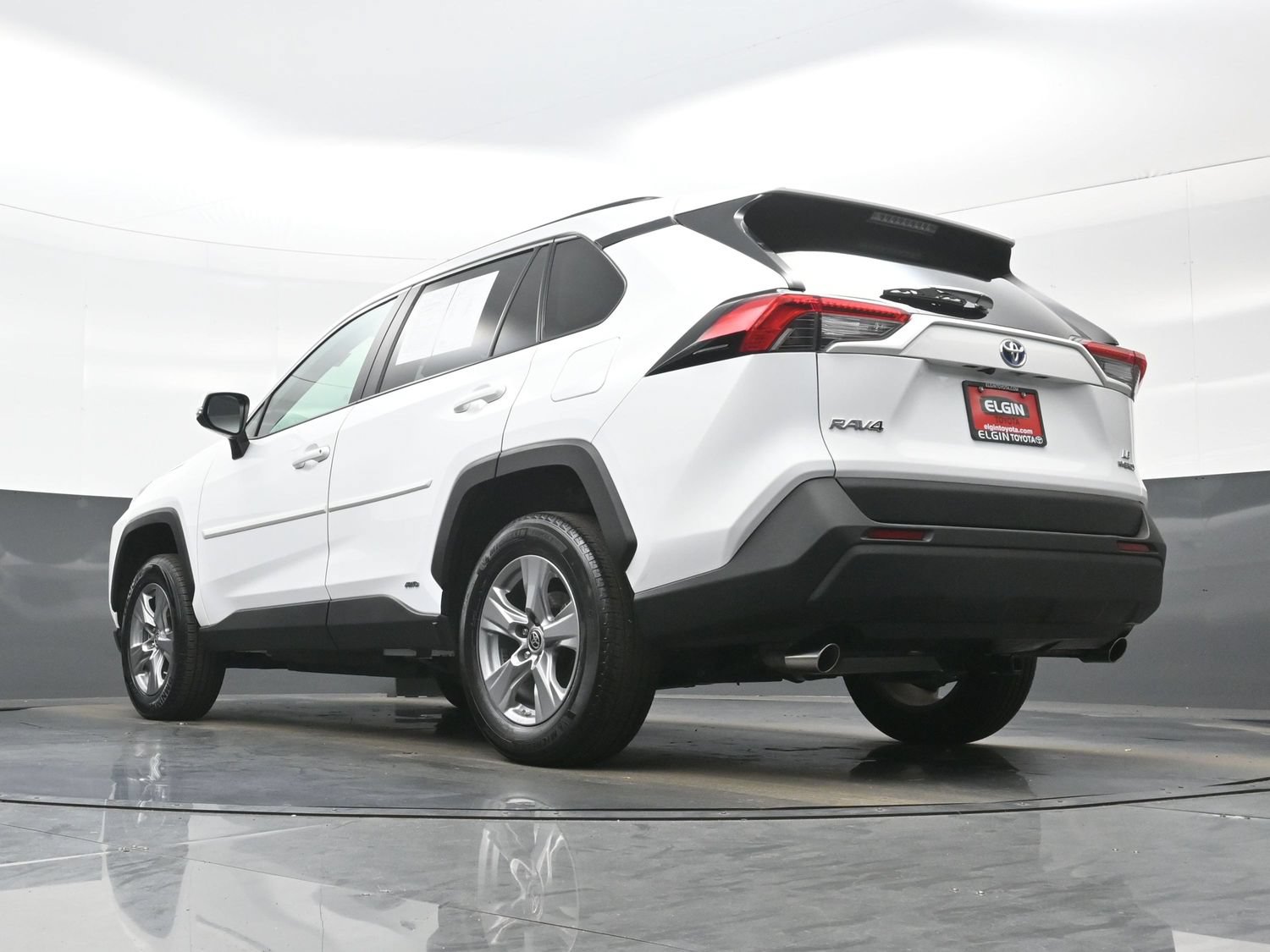 Used 2024 Toyota RAV4 LE AWD/4WD image 28