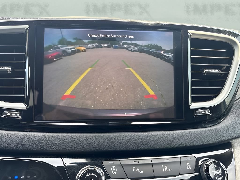 Used 2023 Chrysler Pacifica Touring-L FWD image 20
