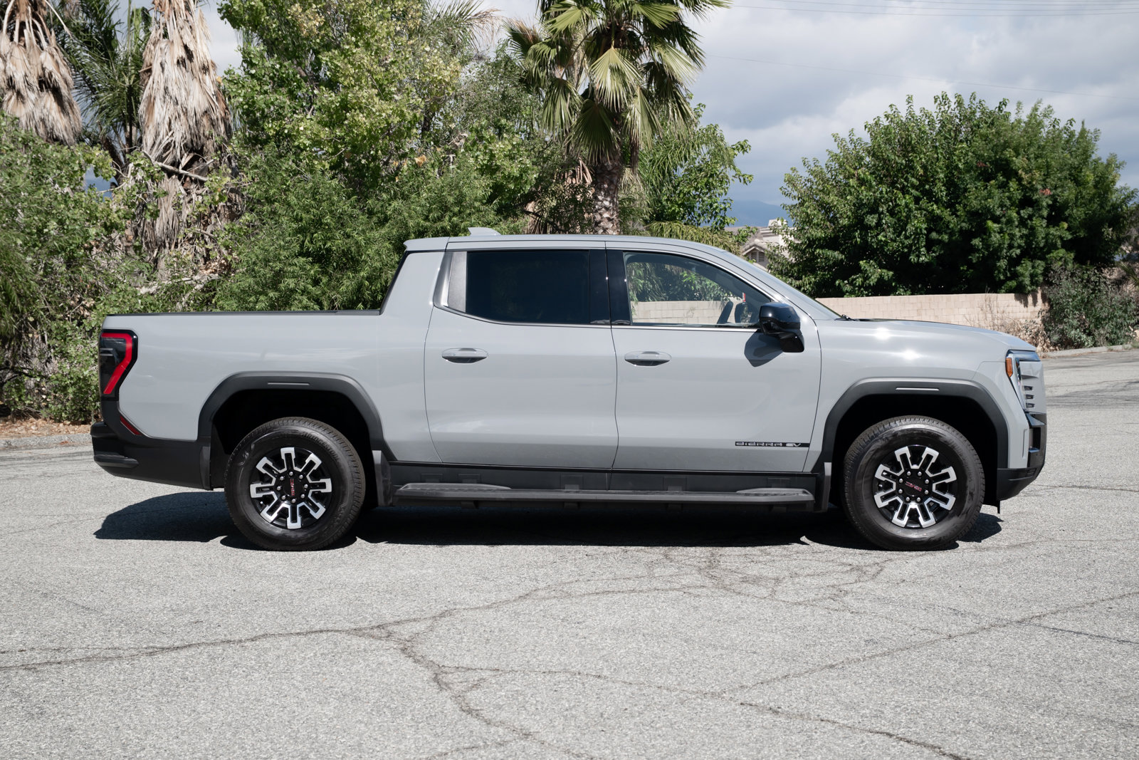 New 2026 GMC Sierra EV Elevation image 3