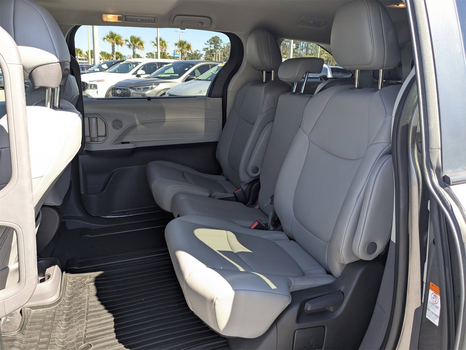 Used 2022 Toyota Sienna XLE image 15
