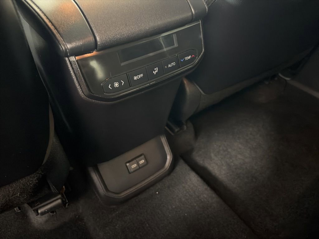 Used 2023 Toyota Highlander XLE image 14