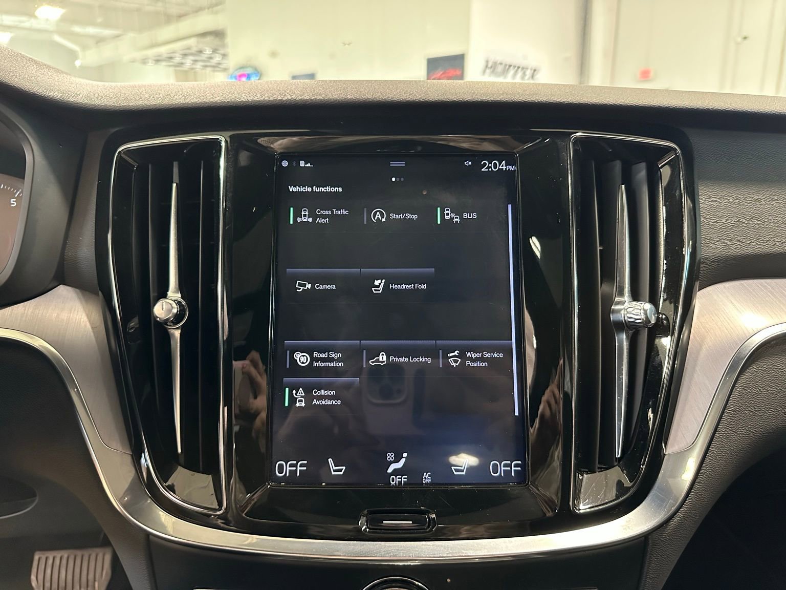 Used 2020 Volvo S60 T5 Momentum image 24