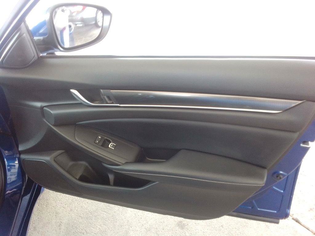 Used 2018 Honda Accord Sport image 21