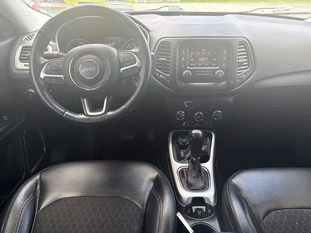 Used 2018 Jeep Compass Latitude w/ Cold Weather Group AWD/4WD image 3