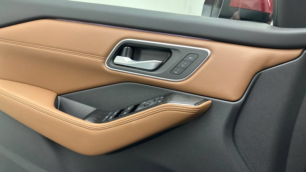 New 2026 Nissan Rogue Platinum w/ Platinum Premium Package AWD/4WD image 16