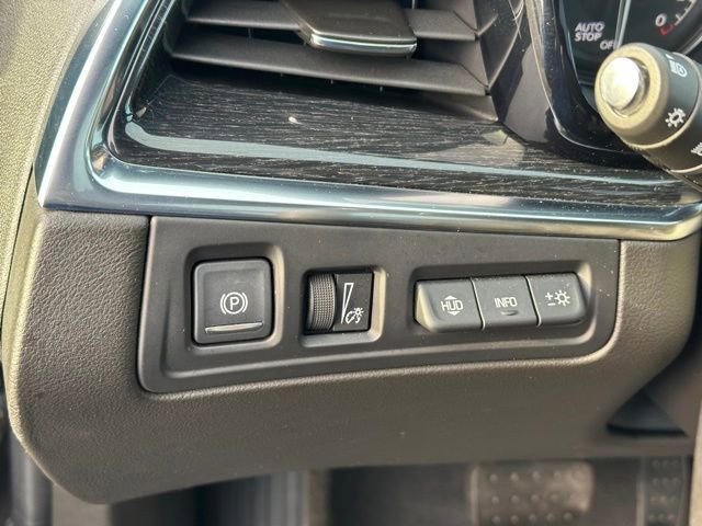 Used 2022 Cadillac XT5 Premium Luxury w/ Technology Package AWD/4WD image 24