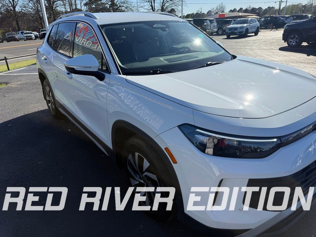 Used 2025 Volkswagen Tiguan S image 3