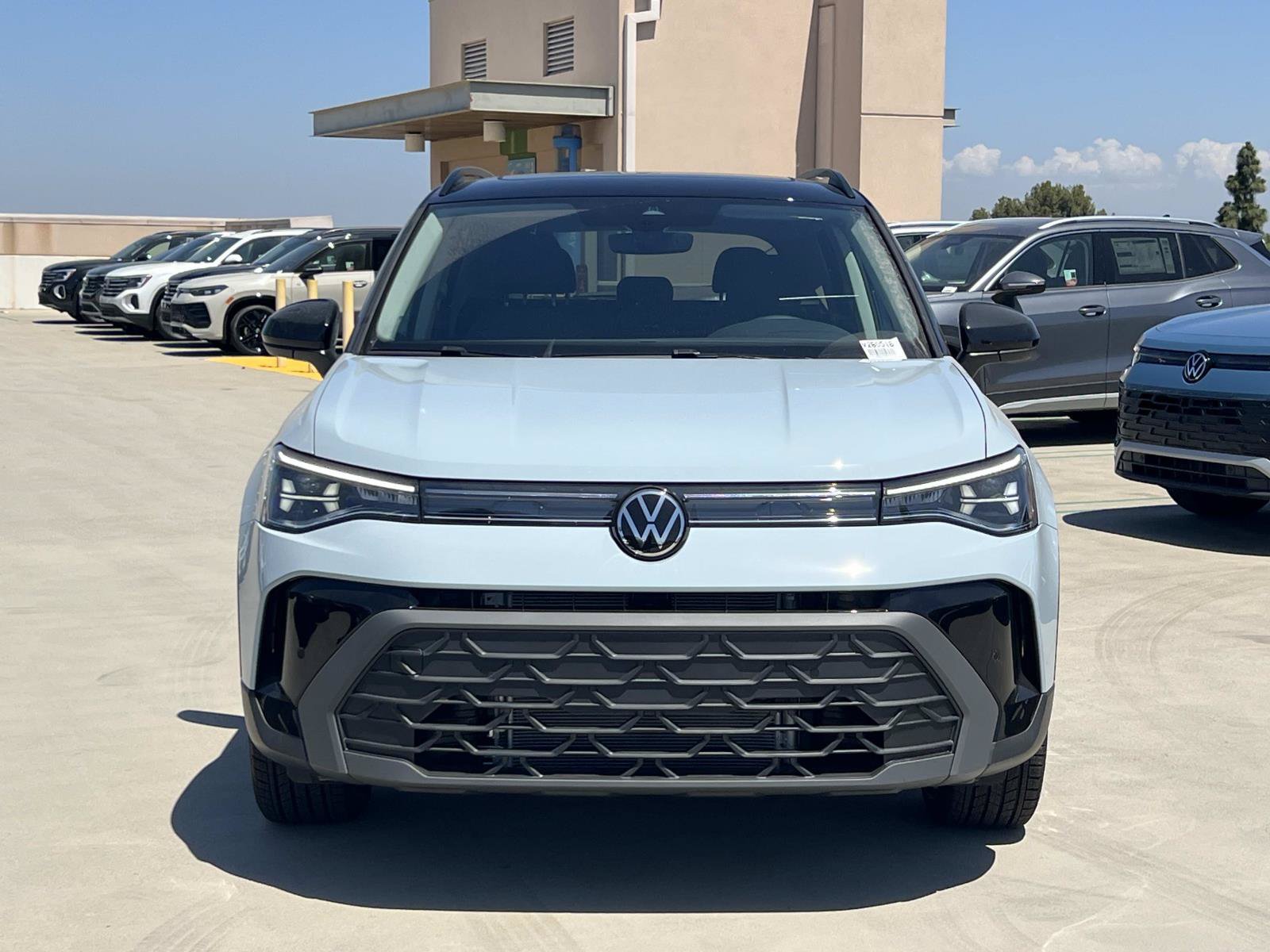 New 2026 Volkswagen Taos SE FWD image 5