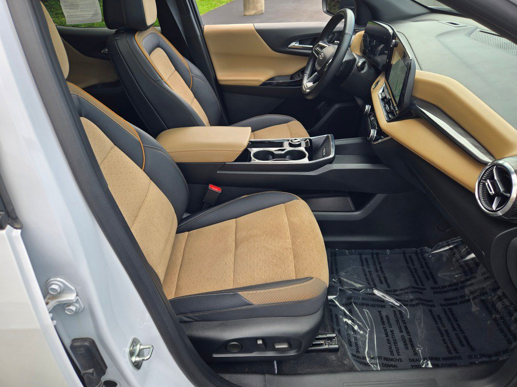 Certified 2025 Chevrolet Equinox ACTIV w/ Safety and Technology Package AWD/4WD image 7