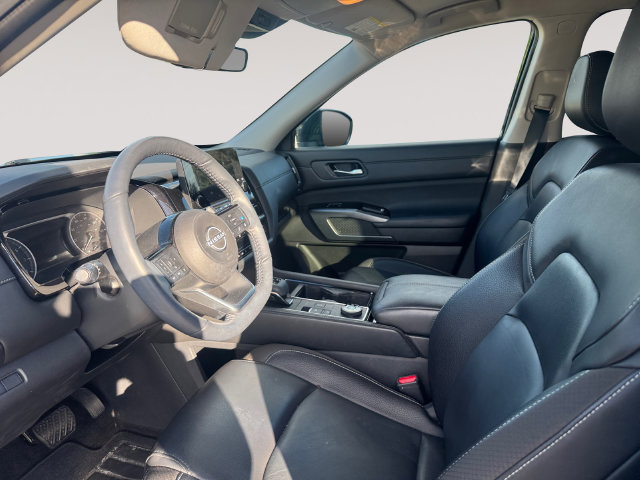 Used 2024 Nissan Pathfinder SL AWD/4WD image 7