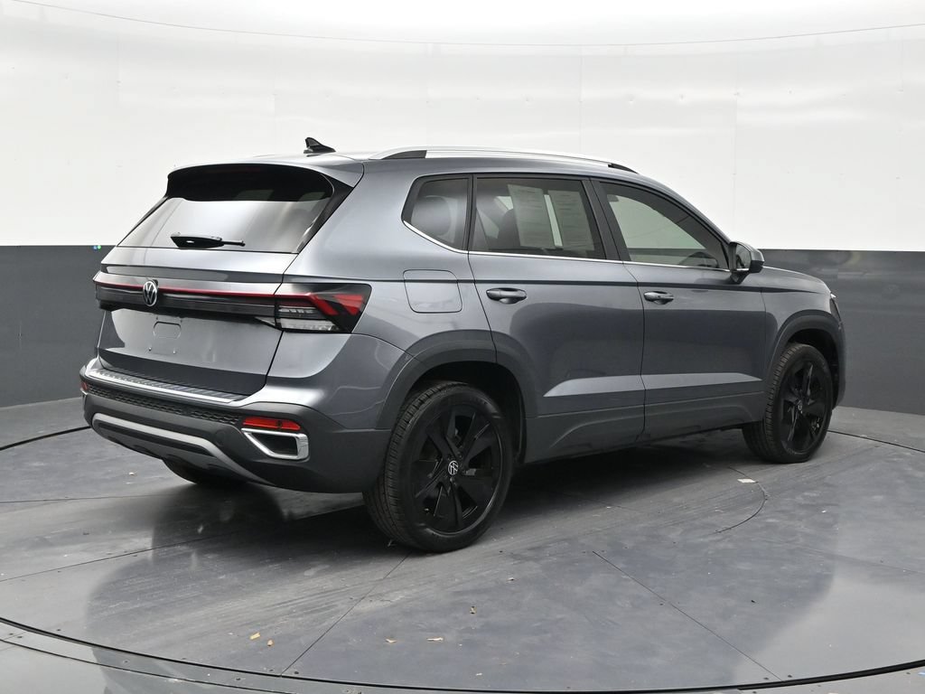 Used 2025 Volkswagen Taos SE FWD image 5