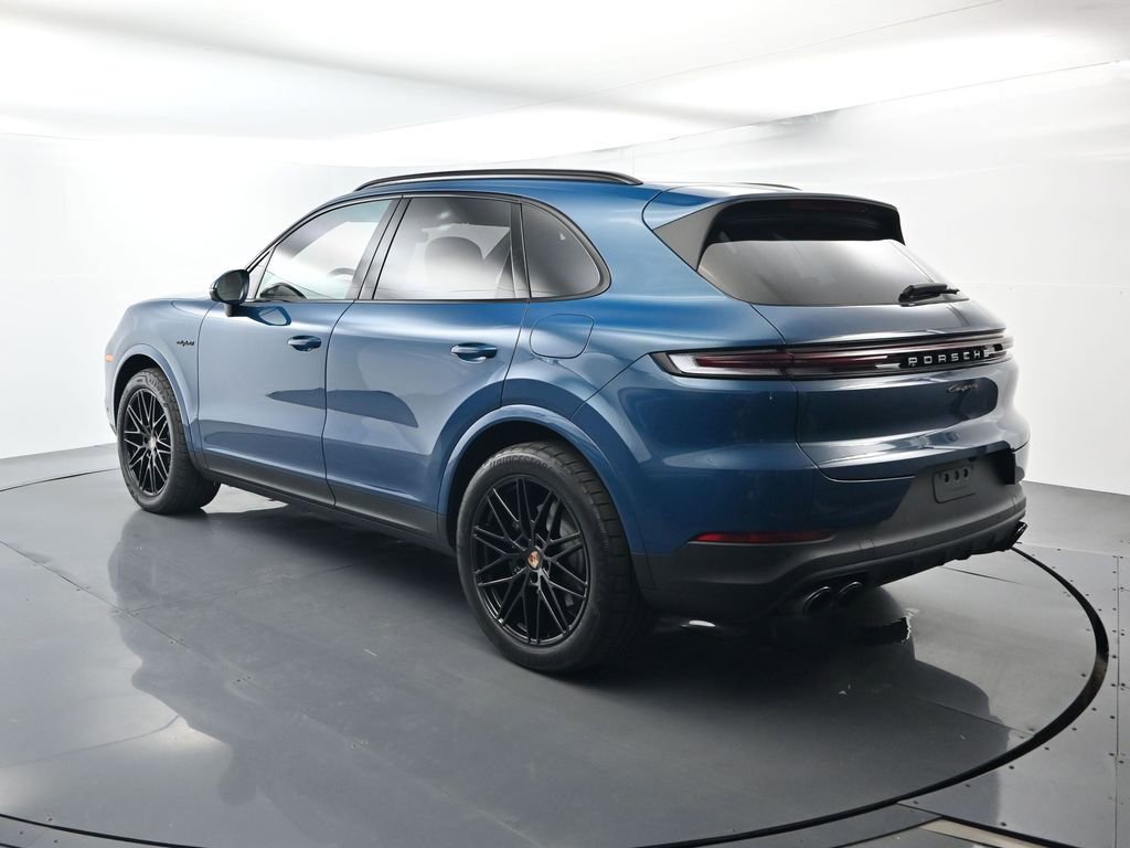 Certified 2026 Porsche Cayenne E-Hybrid AWD/4WD image 3