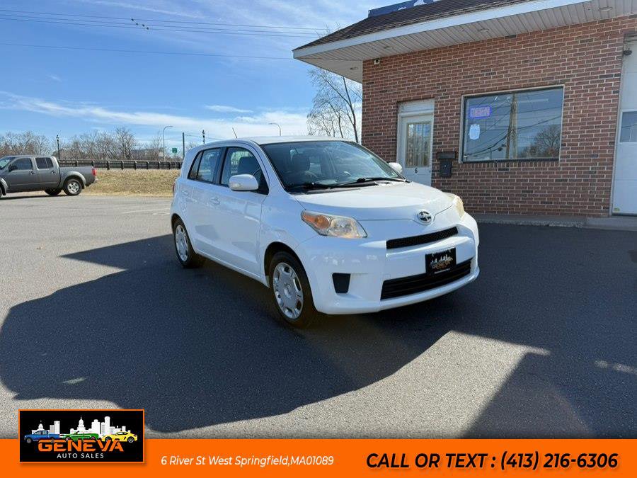 Used 2013 Scion xD image 3