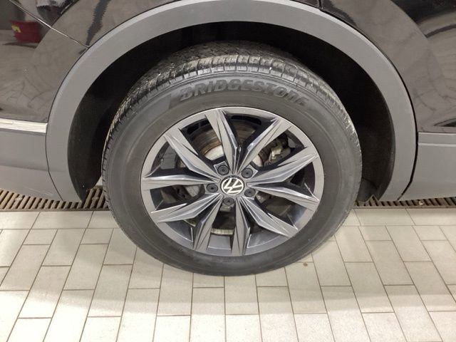 Certified 2023 Volkswagen Tiguan SE w/ Panoramic Sunroof Package image 23