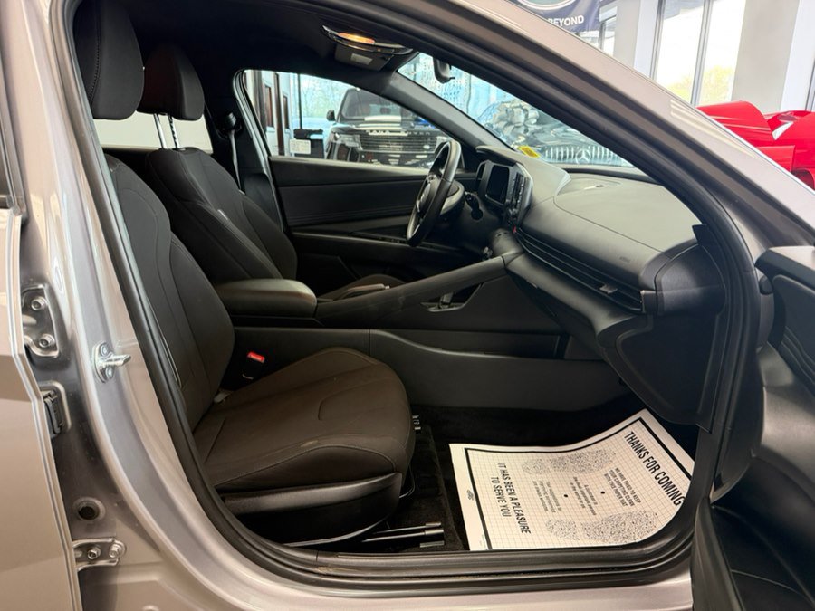 Used 2025 Hyundai Elantra Sport FWD image 48