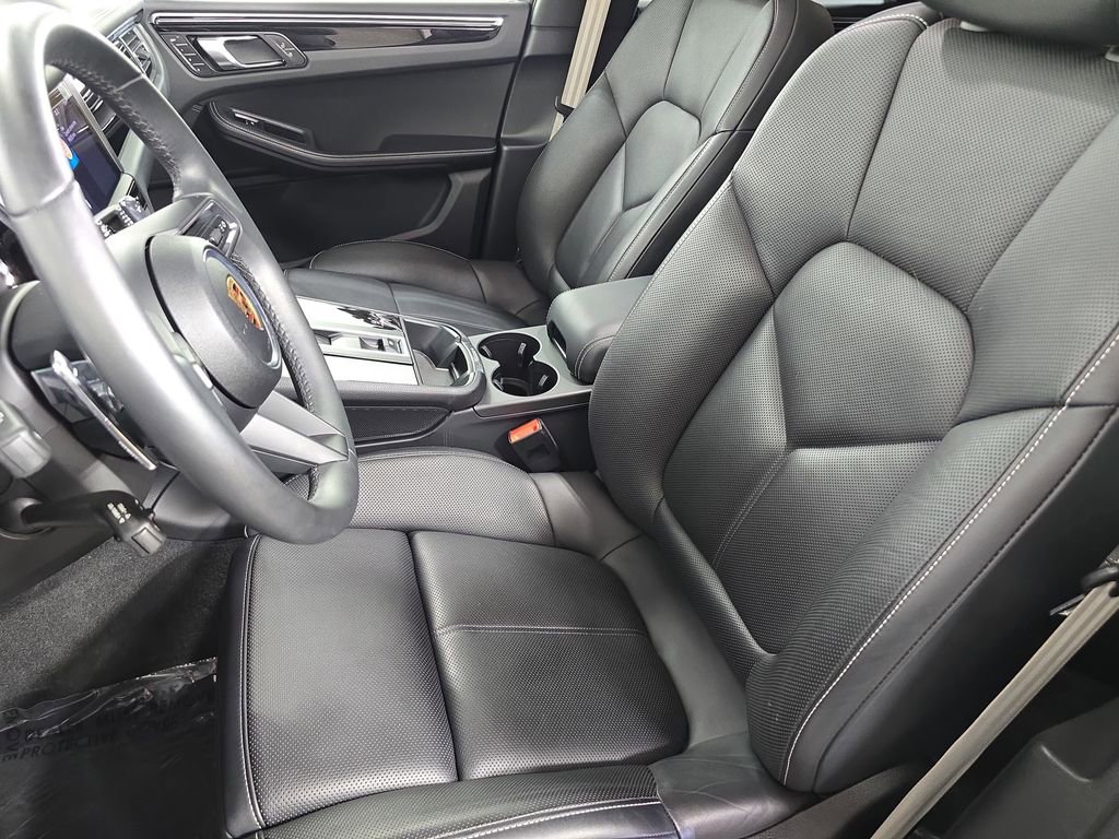 Certified 2025 Porsche Macan S AWD/4WD image 5