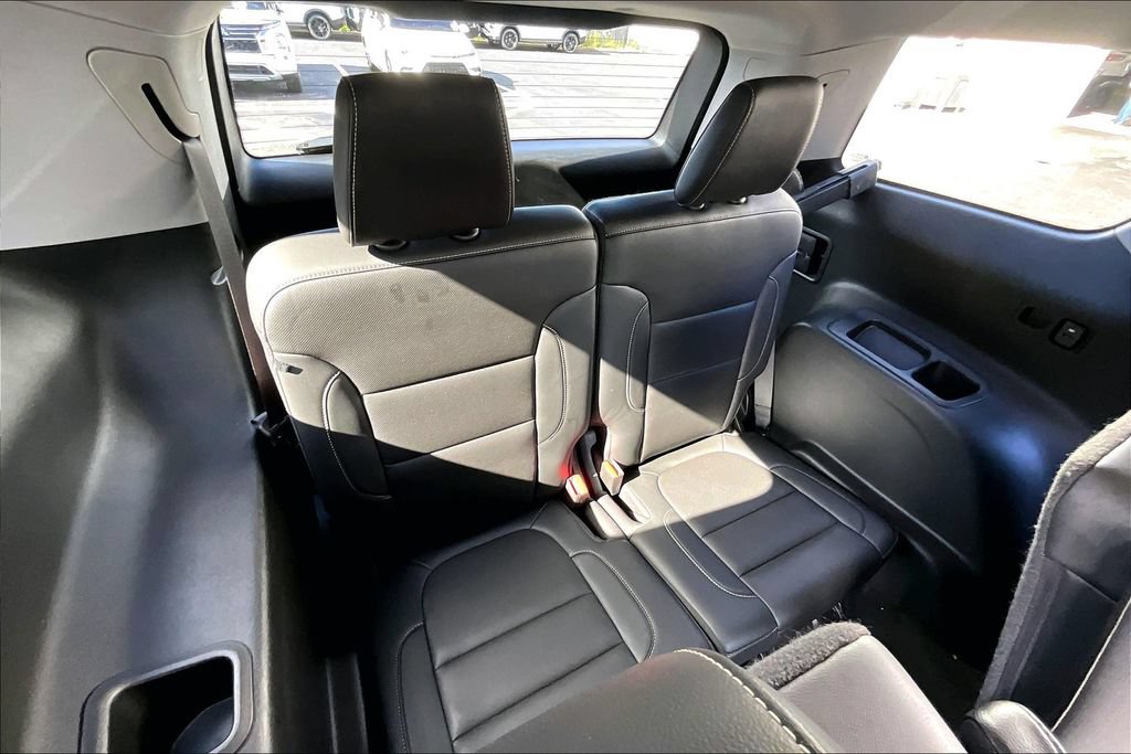 Used 2022 GMC Acadia SLT w/ Technology Package FWD image 25